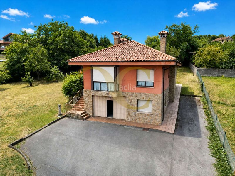 Foto f841ae45-9a09-4dbe-847b-93055ee8a9a2. Casa amb calefacció aparcament a Cenero Gijón