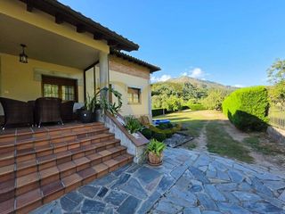 Chalet  Riucaliente. Tu refugio en llanes casa con finca soleada y cenador con barbac