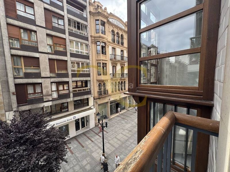 Foto 792f92aa-e0c0-49c6-a83e-07c47e21ff19. Alquiler piso precioso estudio en alquiler en plena calle corrida en Gijón