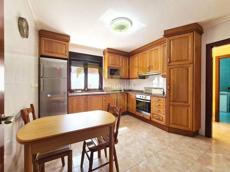 Foto 35766379-bb76-444f-a7d9-9c84e0cca573. Casa amb calefacció aparcament a El Carbayedo - El Quirinal Avilés