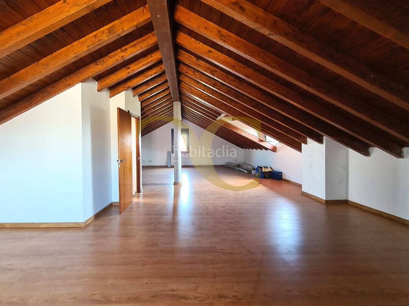 Foto f8c56b2d-6f39-4603-9877-6405ab8443aa. Casa amb calefacció aparcament a El Carbayedo - El Quirinal Avilés