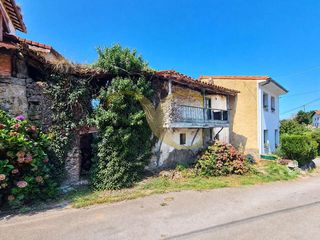 Casa  Berbes. Exclusiva casa asturiana con antojana y terreno en berbes.