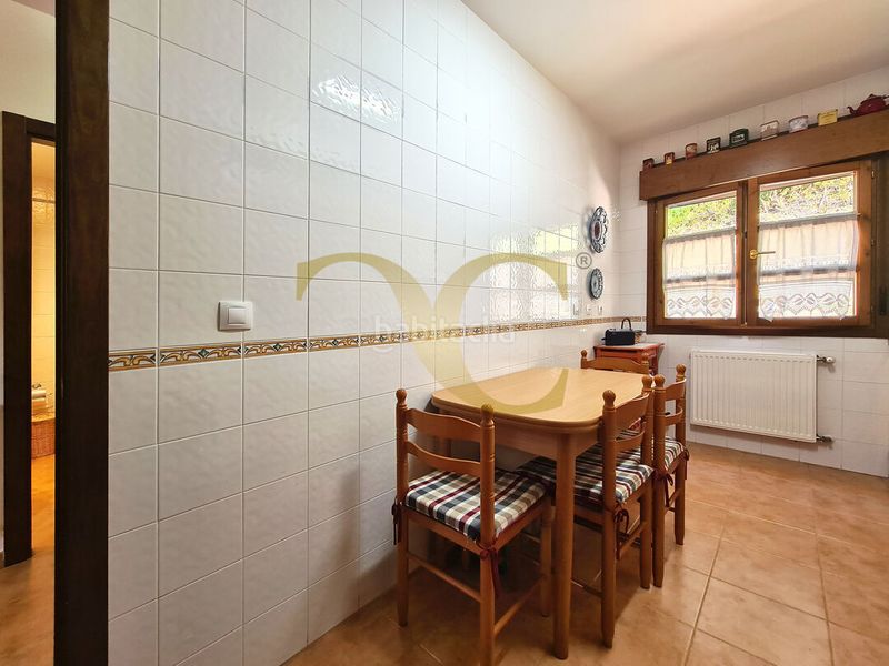 Foto b7a98e4e-9223-4da8-b203-0f3558d3eebf. Casa adosada adosado en sellamar, junto a santa marina, con terraza y garaje. en Ribadesella