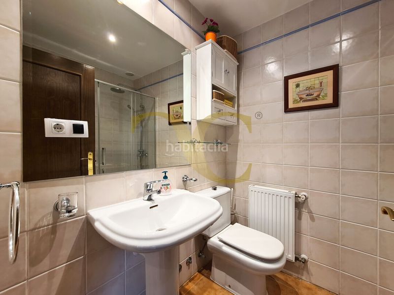 Foto c170b918-b3b8-4067-85d5-9595aa6d1880. Casa adosada adosado en sellamar, junto a santa marina, con terraza y garaje. en Ribadesella