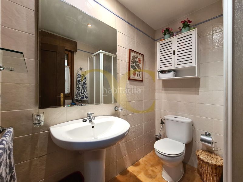 Foto ce5e89a7-acdc-4dd1-8021-5bf14186f402. Casa adosada adosado en sellamar, junto a santa marina, con terraza y garaje. en Ribadesella