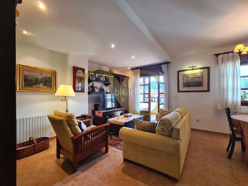 Foto f0480165-6e42-4a93-92a0-e847f30a84dd. Casa adosada adosado en sellamar, junto a santa marina, con terraza y garaje. en Ribadesella