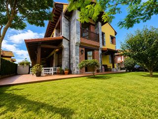 Casa  Calle mata. Exclusiva chalet pareado con jardín junto a la playa de la franc