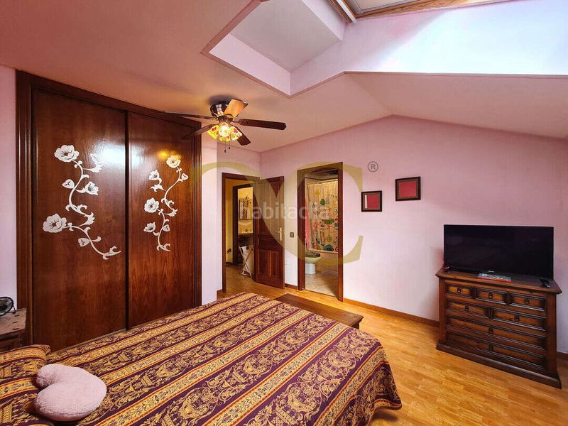 Foto 10f85919-d0f3-416b-b099-40c86a617cd1. Casa adosada adosado en sellamar, junto a santa marina, con terraza y garaje. en Ribadesella