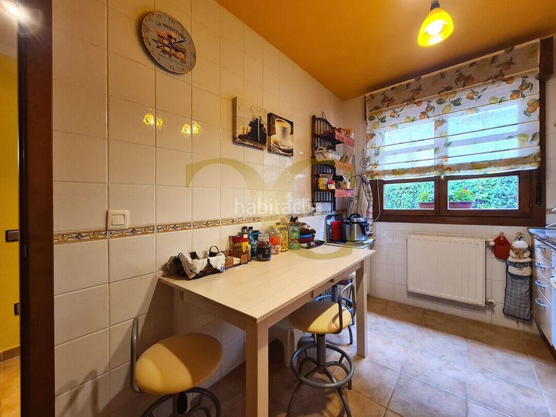 Foto 49c86979-f840-4132-9212-02fcebfa3e15. Casa adosada adosado en sellamar, junto a santa marina, con terraza y garaje. en Ribadesella