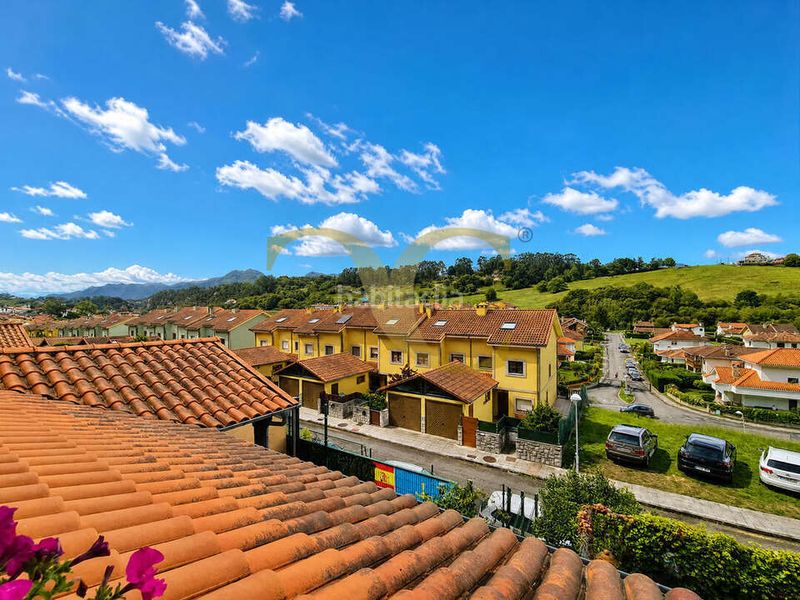 Foto c6218ecf-cece-439e-8732-9cfe2befbca4. Casa adosada adosado en sellamar, junto a santa marina, con terraza y garaje. en Ribadesella