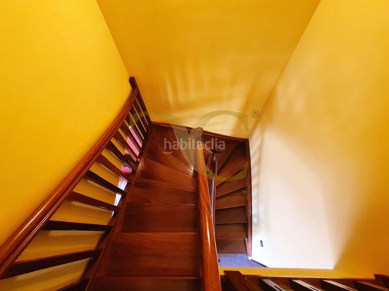 Foto fdd3e1d3-9efd-45c8-992a-d7006d5a692f. Casa adosada adosado en sellamar, junto a santa marina, con terraza y garaje. en Ribadesella