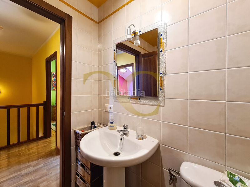Foto fe0674a4-b4b6-4c27-aee9-4b6bfc9712a8. Casa adosada adosado en sellamar, junto a santa marina, con terraza y garaje. en Ribadesella