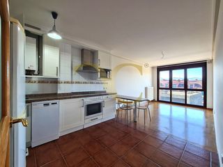 Pis  Calle ramón rivero solares. Bonito piso en plena villa de villaviciosa.
