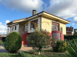 Casa  Camín de huerces. Chalet con terreno de 2000m en vega.
