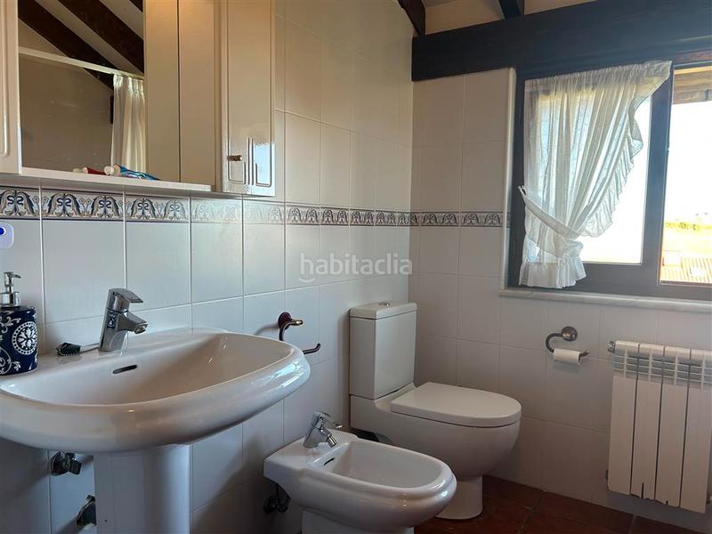 Foto 147f6bae-3a8c-4437-9efa-a39488093f2f. Casa pareada en barrio arco 29 casa pareada junto a la palya en Val de San Vicente