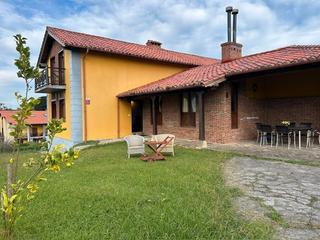 Towny house in Barrio arco 29. Casa pareada junto a la palya