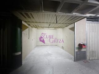 Aparcament cotxe a Durango. Garaje cerrado en jesuitas