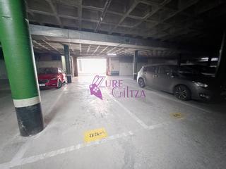 Aparcament cotxe a Durango. Plaza de parking en jesuitas