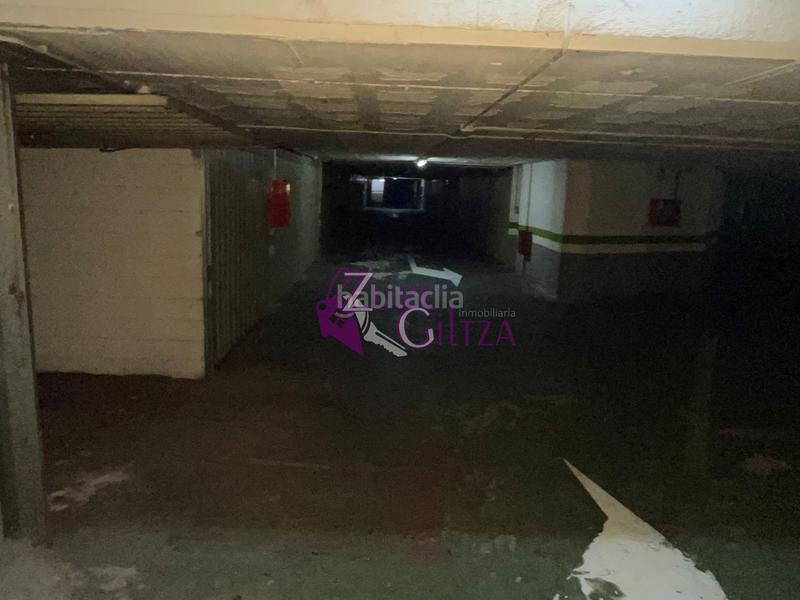 Foto 84085874-b82d-445f-b064-13630e4e3958. Parking voiture dans Durango