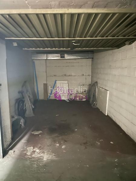 Foto ceb6bbbd-6c7b-4c3c-bea1-498b05a538e2. Parking voiture dans Durango