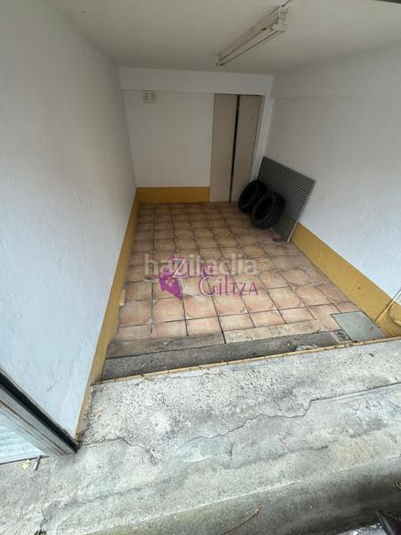 Foto 8ab289d3-2726-41d9-bdbc-9104d2535c82. Aparcament cotxe a Galdakao