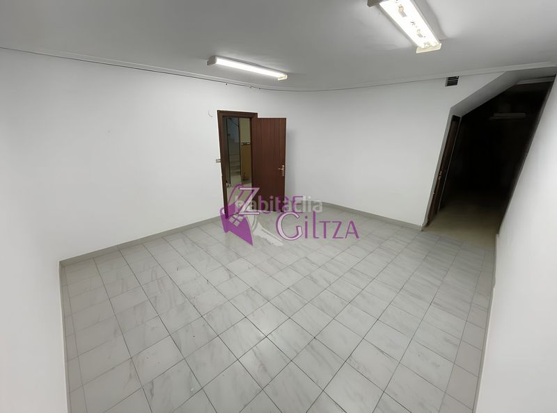 Foto 1b8f83e6-1f04-4ec8-8fe3-1c93070be98c. Lloguer local comercial a Durango
