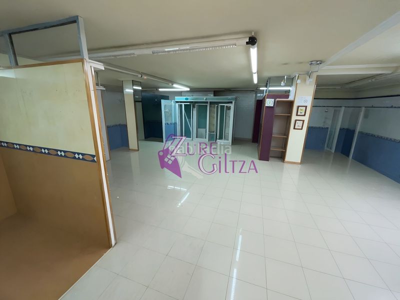 Foto ac099579-9c73-4fe6-b9ea-9dedff316a42. Lloguer local comercial a Durango