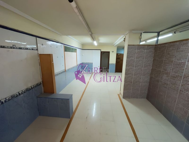 Foto c8aed22f-9549-4c89-bd6f-572ff01e21e9. Lloguer local comercial a Durango