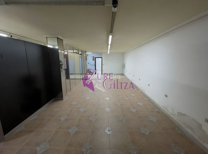 Foto d7dab4a1-85ba-4ead-8d14-e3e3d95ecf20. Lloguer local comercial a Durango