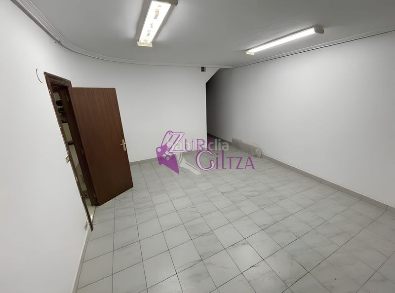 Foto f929649f-eaed-4767-b0f5-4e7818d54b6d. Lloguer local comercial a Durango