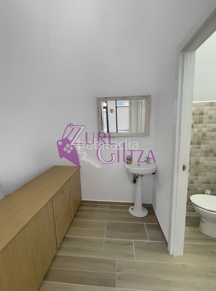 Foto 2b0cbf8a-4d1f-428d-a9fb-c88fbc5d83f7. Lloguer local comercial a Durango