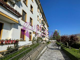 Etagenwohnung in Elorrio. Piso reformado de 3 habitaciones y 76 m, orientación este y vist
