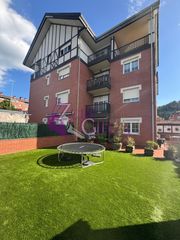 Appartement à Abadiño. Piso reformado de 2 dormitorios y 2 baños, con terraza de 200 m,