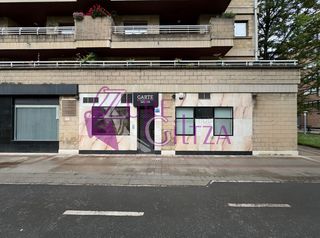 Local commercial à Durango. Local comercial en venta, 113 m, 2 baños, calefacción eléctrica.