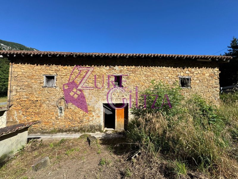 Foto 2c8cb3b6-4c02-4444-9856-4cb3b2b08a45. Masia amb calefacció a Mañaria