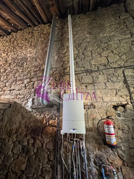 Foto 551a3234-f7d6-4265-85eb-277b0a68037d. Masia amb calefacció a Mañaria