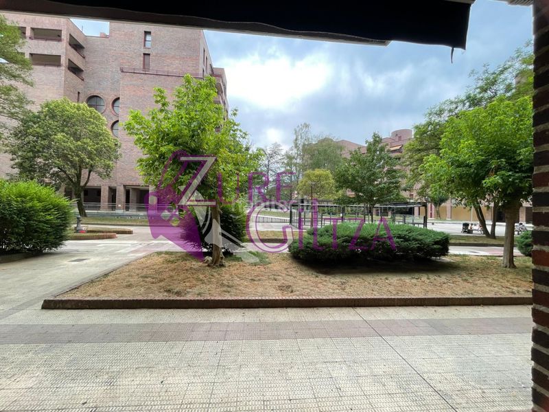 Foto 72c1b3e5-12eb-40f2-a09e-39e230b9a135. Lloguer local comercial a Durango