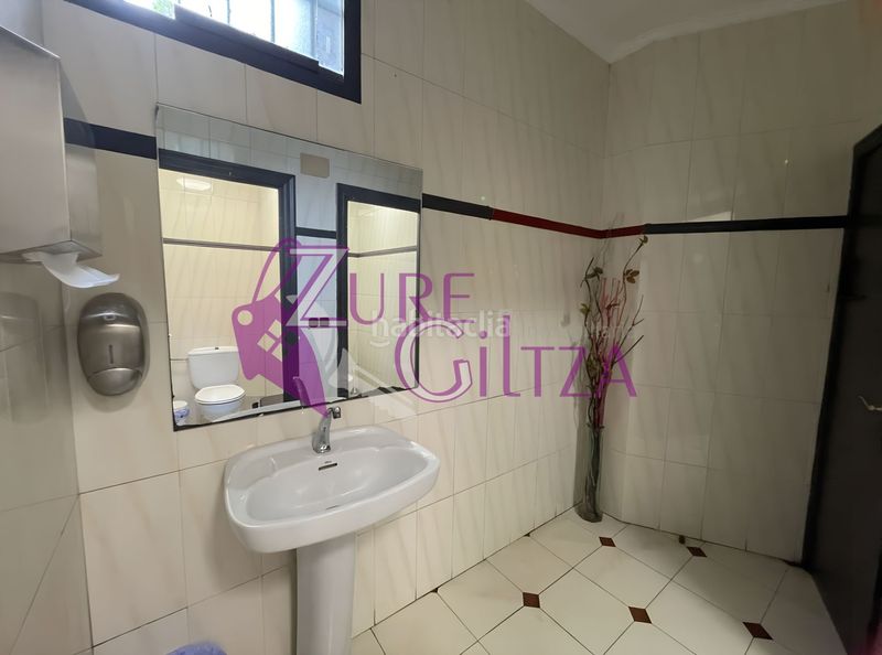 Foto a1b8e3bf-cbb8-4146-b7be-d2d6a72889cc. Lloguer local comercial a Durango