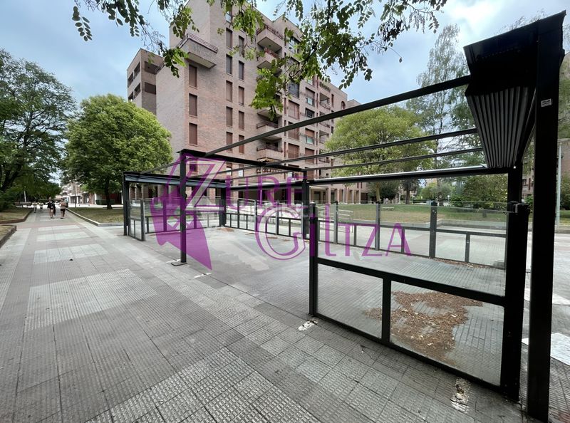 Foto fd5d8b4f-c7ea-49fd-90ae-d5e7ff41e06d. Lloguer local comercial a Durango