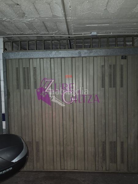 Foto 135ce272-cda7-4245-9c32-a965e15a6fbe. Aparcament cotxe a Durango