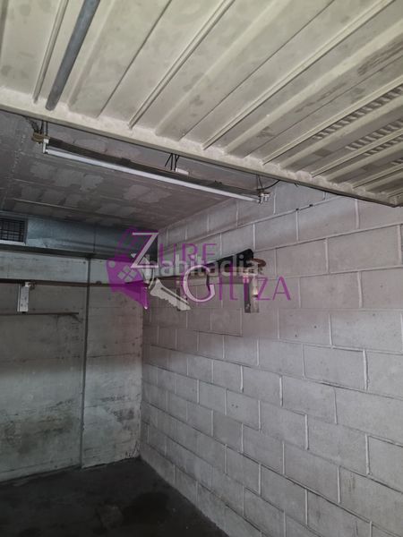 Foto 2d2be293-3230-4f77-a5c5-5339898c926d. Aparcament cotxe a Durango