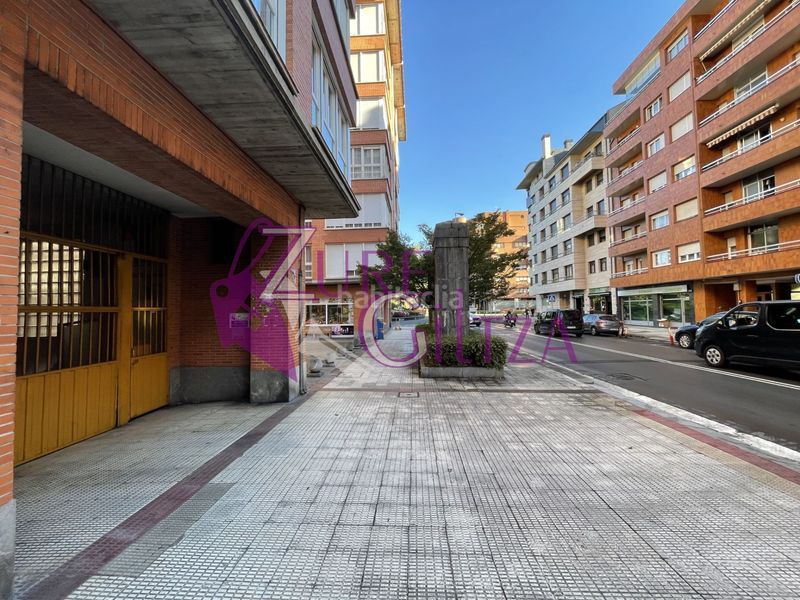 Foto 45ac95ad-7964-4934-9271-f2981e4a4ea9. Aparcament cotxe a Durango