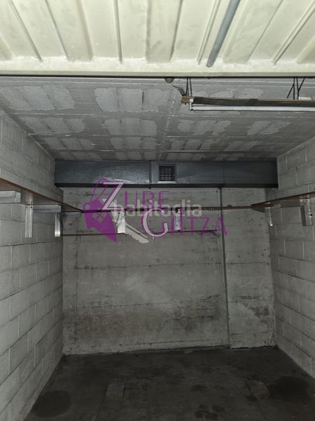 Foto 4da7df2a-ba3f-4d62-845f-c8a5e832102f. Aparcament cotxe a Durango