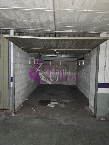 Foto 625512aa-d517-4bf6-aeea-467730b6eb9f. Aparcament cotxe a Durango