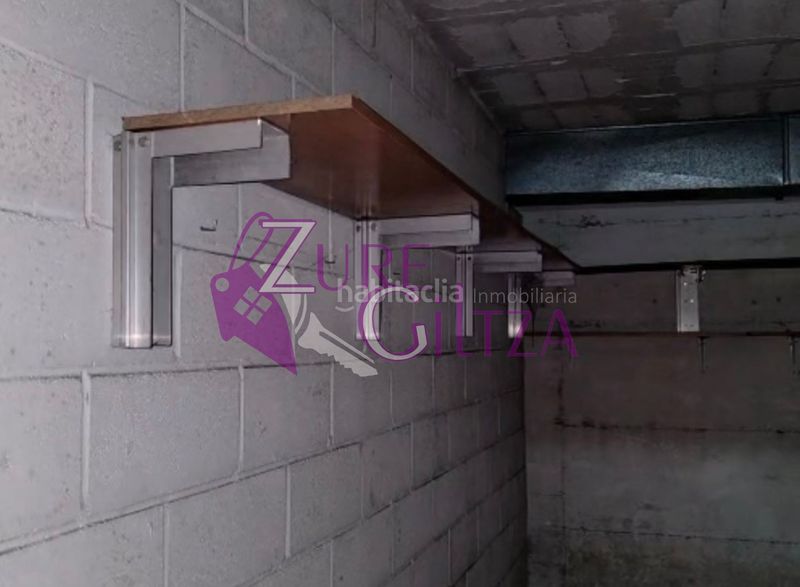 Foto ca28420b-5212-47ab-b649-4019ca4ce704. Aparcament cotxe a Durango