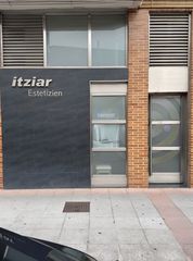 Local Comercial a Berriz. Negocio de esteticien en pleno funcionamiento, se vende local o