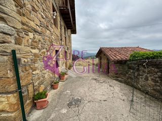 Country house in Mallabia. Caserío de piedra con 6 hectáreas, 4.700 m de jardín y múltiples