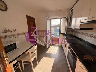 Appartamento in Abadiño. Piso de 3 dormitorios con balcón en buen estado y vistas despeja