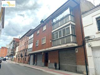 Apartamento  Calle gomez salazar. Piso de dos habitaciones con garaje y trastero