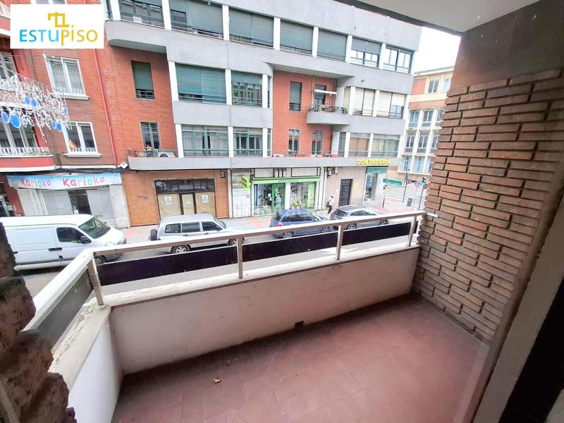 Foto edbf108e-cdc7-4deb-ba1e-b3343911327c. Piso venta oficinas en avda republica argentina en León